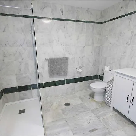 Dinastia B401 By Tenerife & Sales * Los Cristianos (Tenerife)