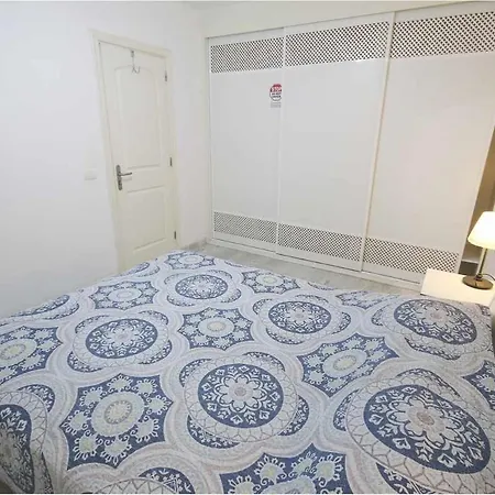 Dinastia B401 By Tenerife & Sales * Los Cristianos (Tenerife)