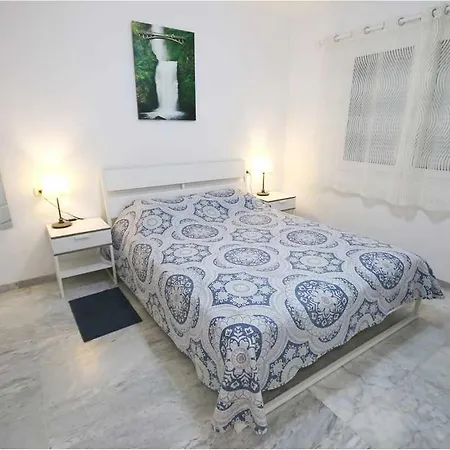Dinastia B401 By Tenerife & Sales Los Cristianos (Tenerife)