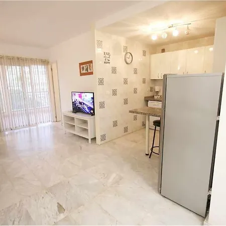 Dinastia B401 By Tenerife & Sales Los Cristianos (Tenerife)