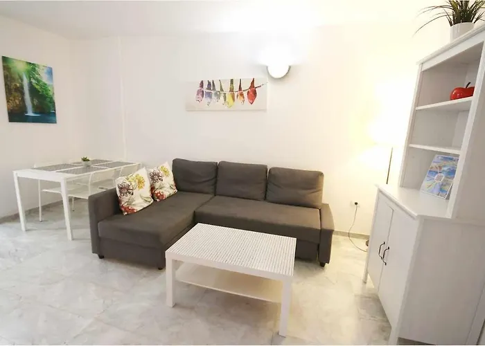Dinastia B401 By Tenerife & Sales * Los Cristianos (Tenerife)