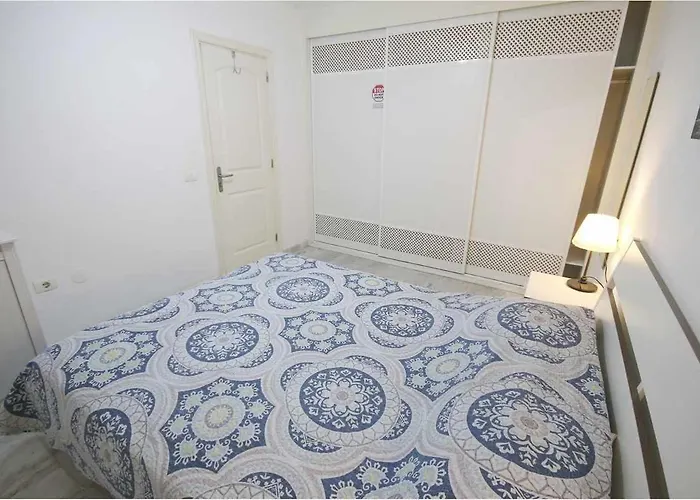 Dinastia B401 By Tenerife & Sales * Los Cristianos (Tenerife)