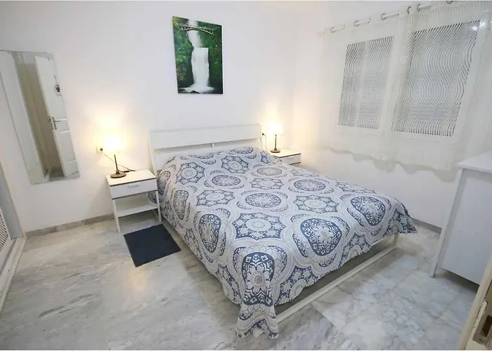 Dinastia B401 By Tenerife & Sales Los Cristianos (Tenerife)