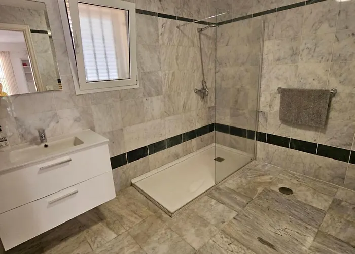 Dinastia B401 By Tenerife & Sales * Los Cristianos (Tenerife)