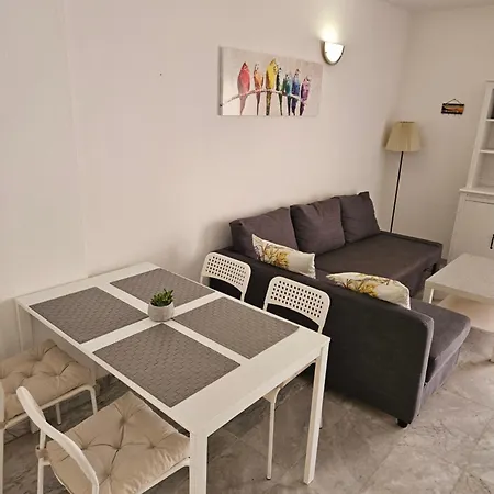 Dinastia B401 By Tenerife & Sales Los Cristianos (Tenerife)