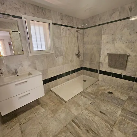 Dinastia B401 By Tenerife & Sales * Los Cristianos (Tenerife)